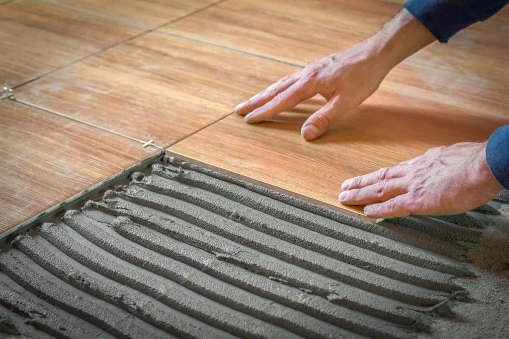 6 étapes à suivre pour réussir la pose du carrelage en marbre