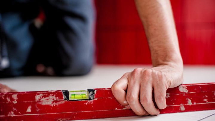 Comment réaliser la pose de carrelage sur plots ?