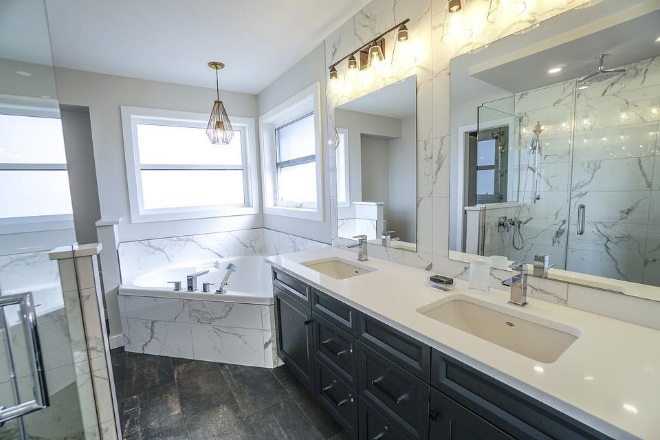 Les avantages du carrelage en marbre dans la salle de bain
