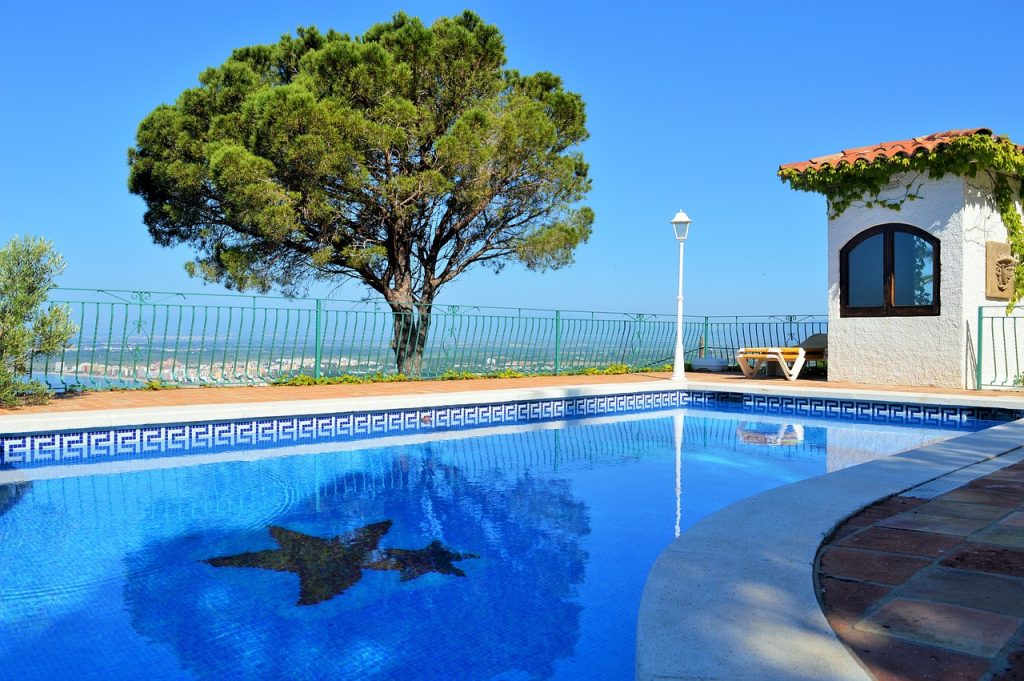 matériau pour abri de piscine