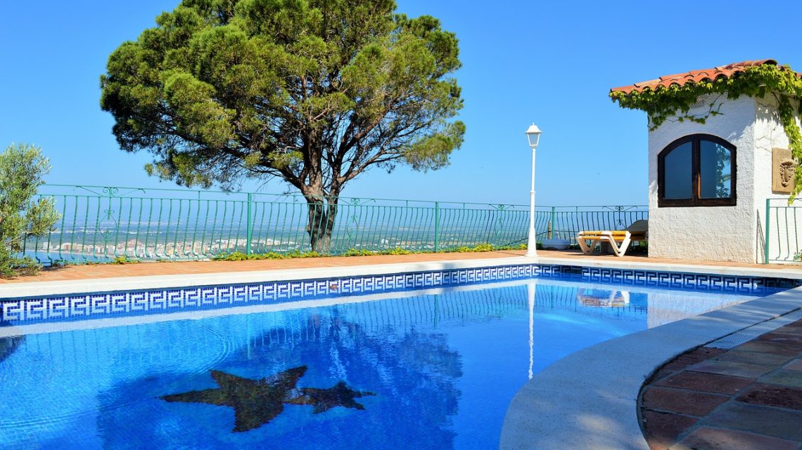 matériau pour abri de piscine