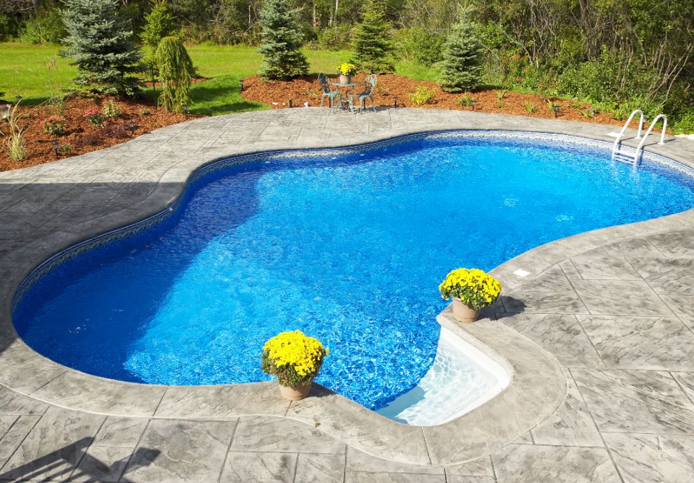 Revêtements de piscine : lequel résiste le mieux aux intempéries ?